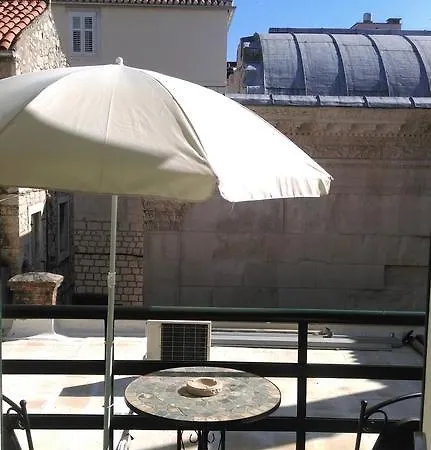 Diocletian'S Palace Apartments Split